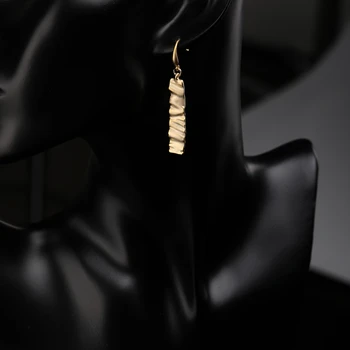 Hangzhi 2020 retro nišą baroko perlas raukšlės matinis aukso metalo asimetrinė AB auskarai ausų kabliukai moterų papuošalai dovanų šalis