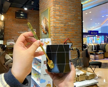 Kūrybos Geometrinės linijos modelis Puodelis su šaukšteliu dangtis,biuro verslo arbatos puodelis Drinkware Puodeliai Dovana,Asmenybės Keraminės Kavos Puodelio
