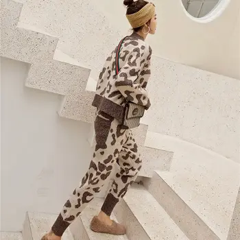 Megztinis moterų kostiumas naujas du laisvi leopard apvalios kaklo megztinis 2020 m. Rudens stiliaus